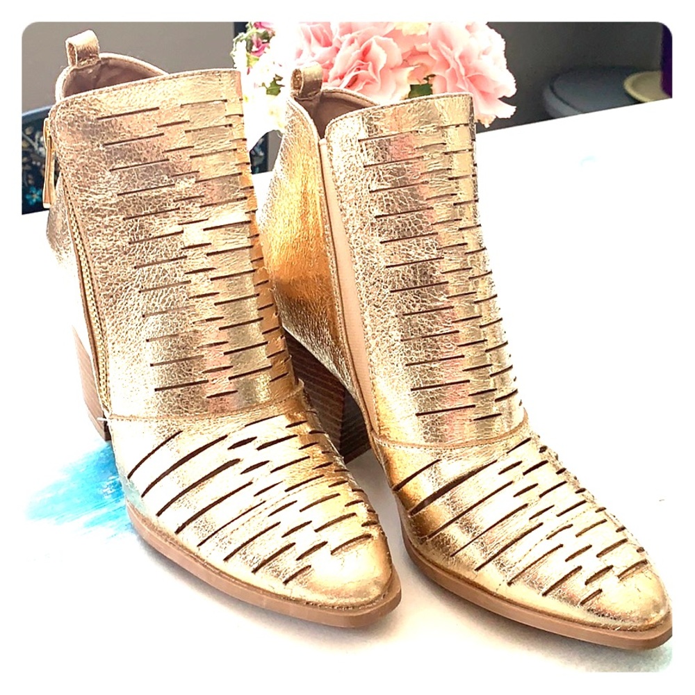 Qupid Prenton Gold Booties